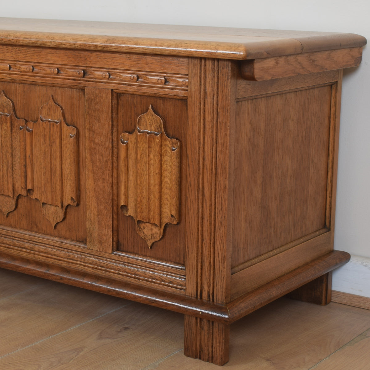 Old Charm Blanket Box