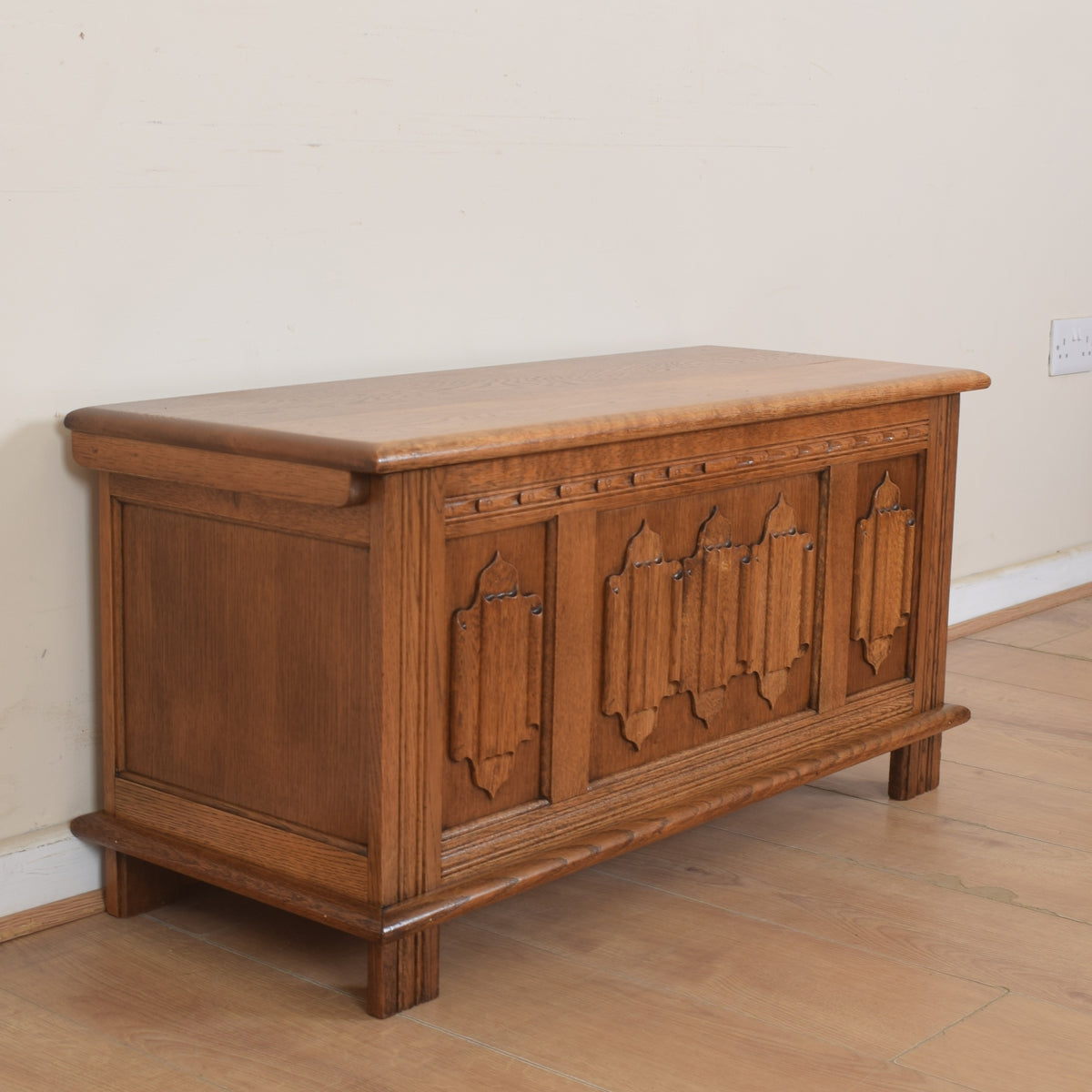 Old Charm Blanket Box