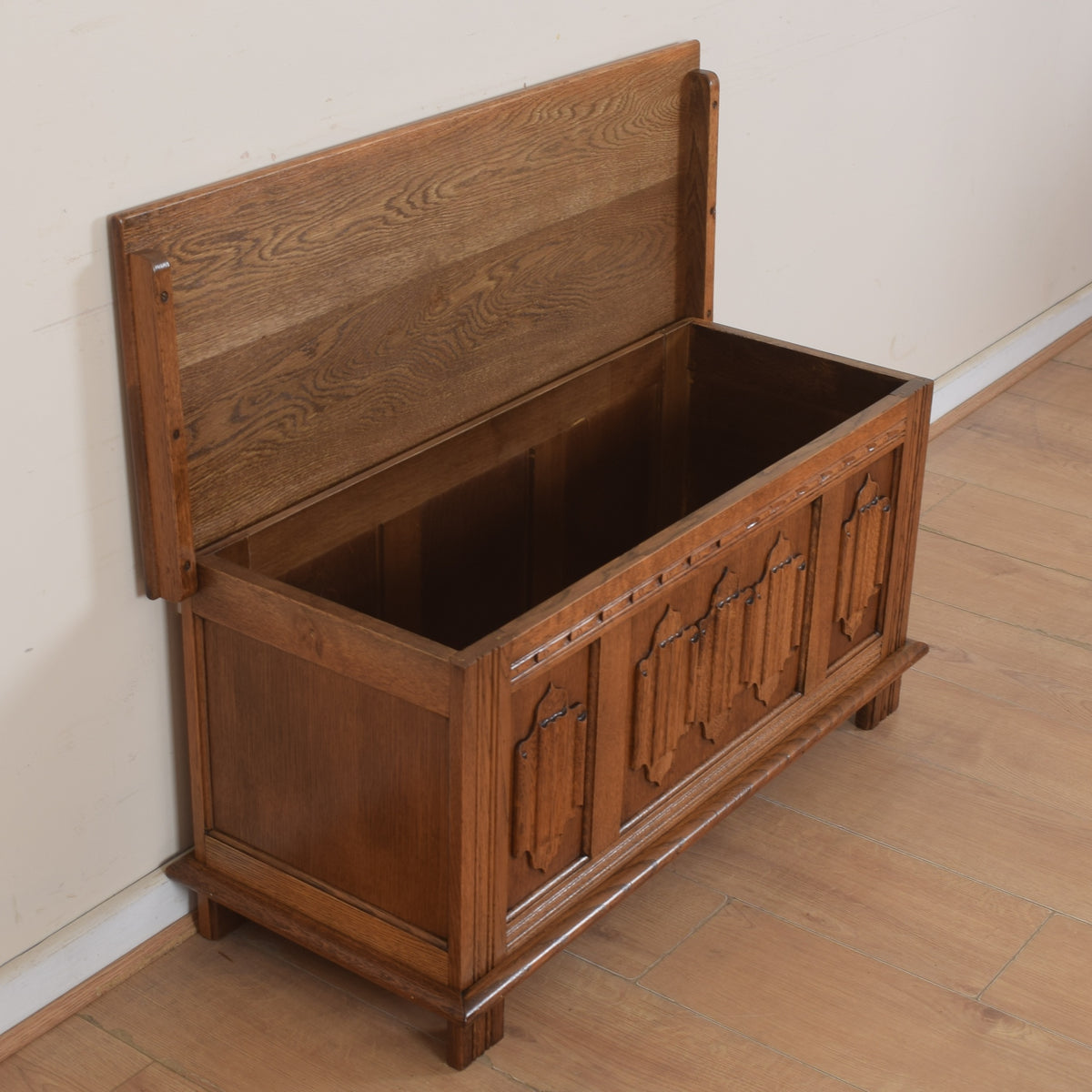 Old Charm Blanket Box