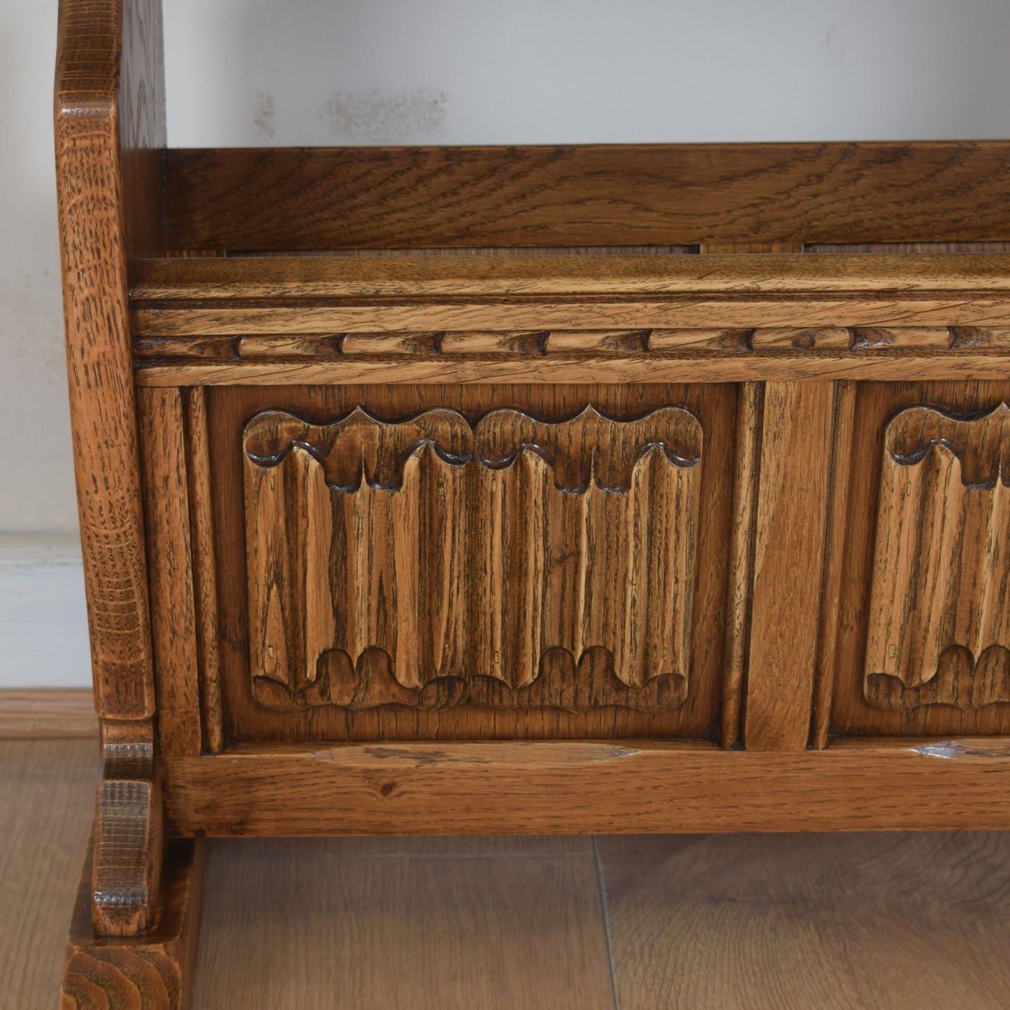 Old Charm Magazine Rack