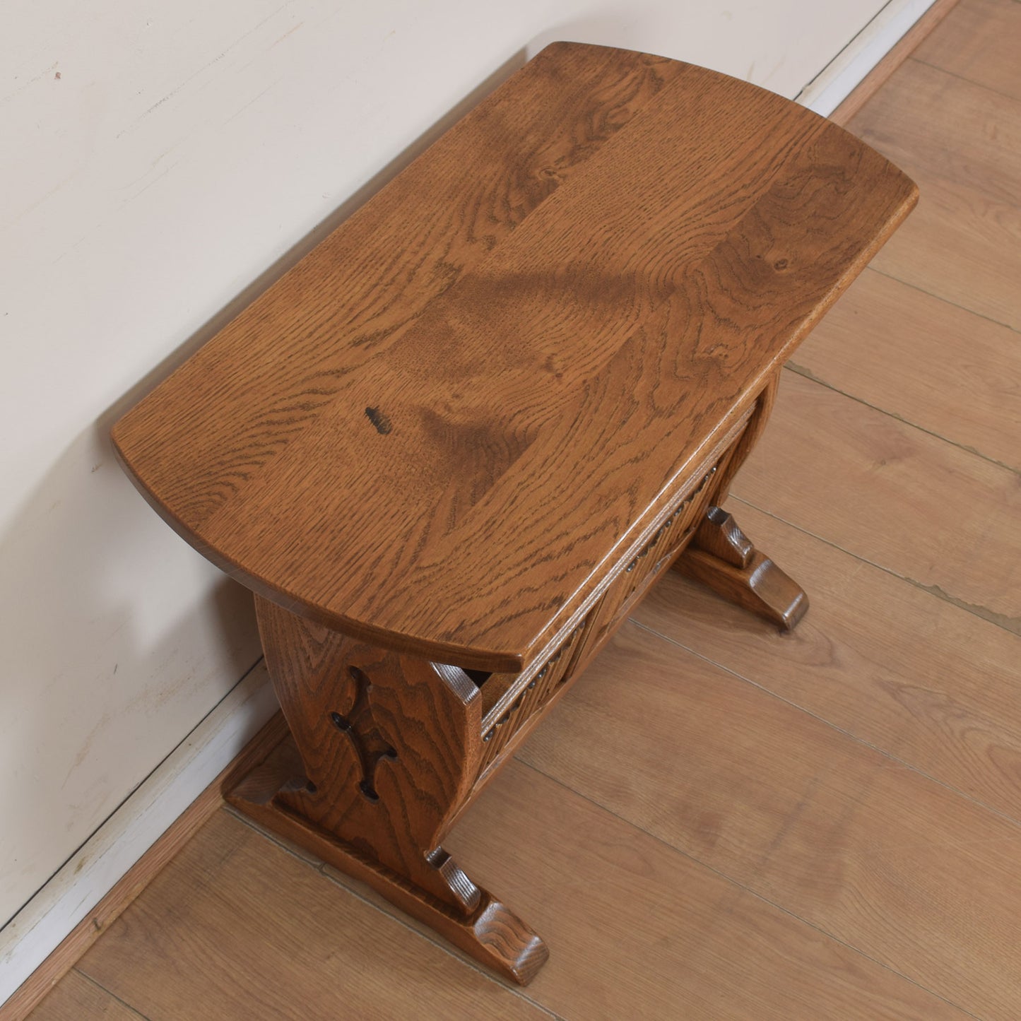 Old Charm Magazine Rack