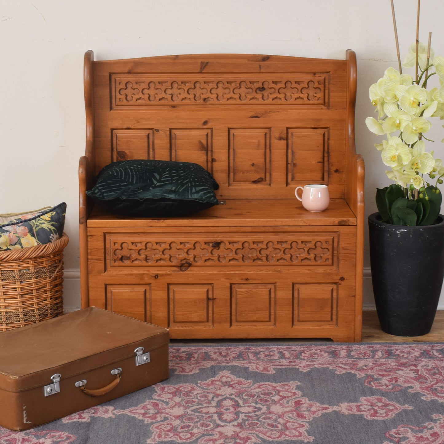 Pine Settle Bench