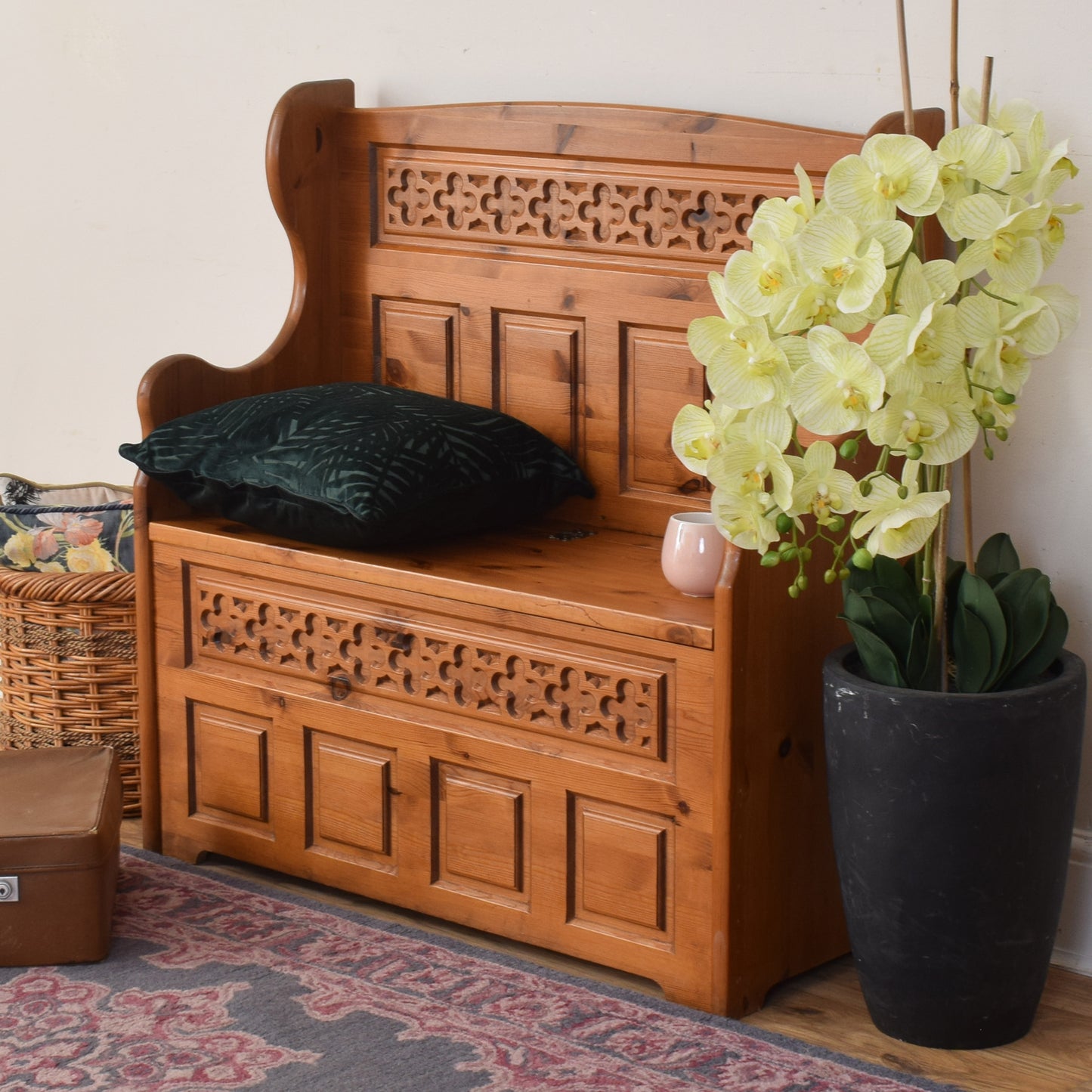 Pine Settle Bench