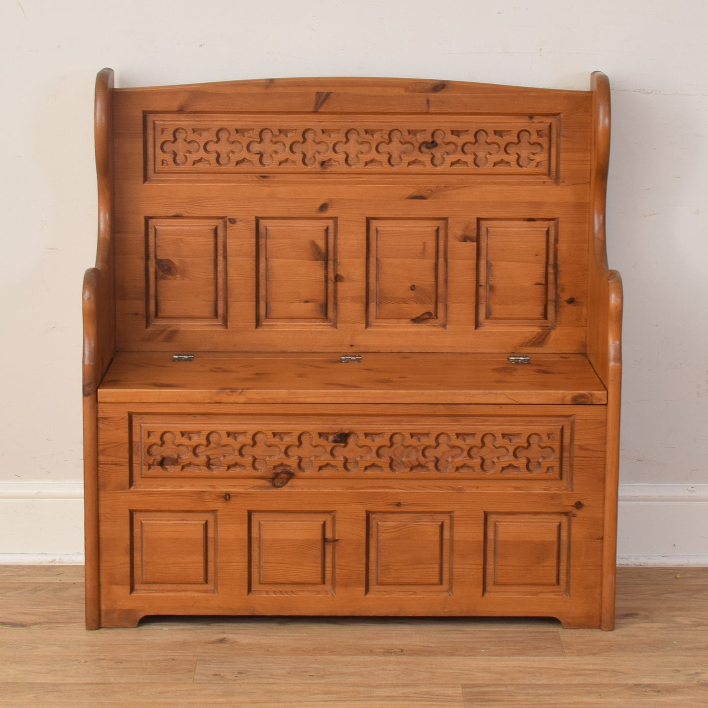 Pine Settle Bench