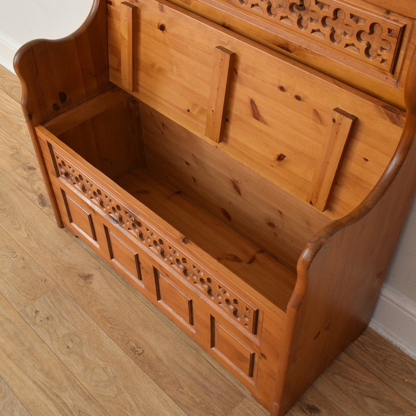 Pine Settle Bench