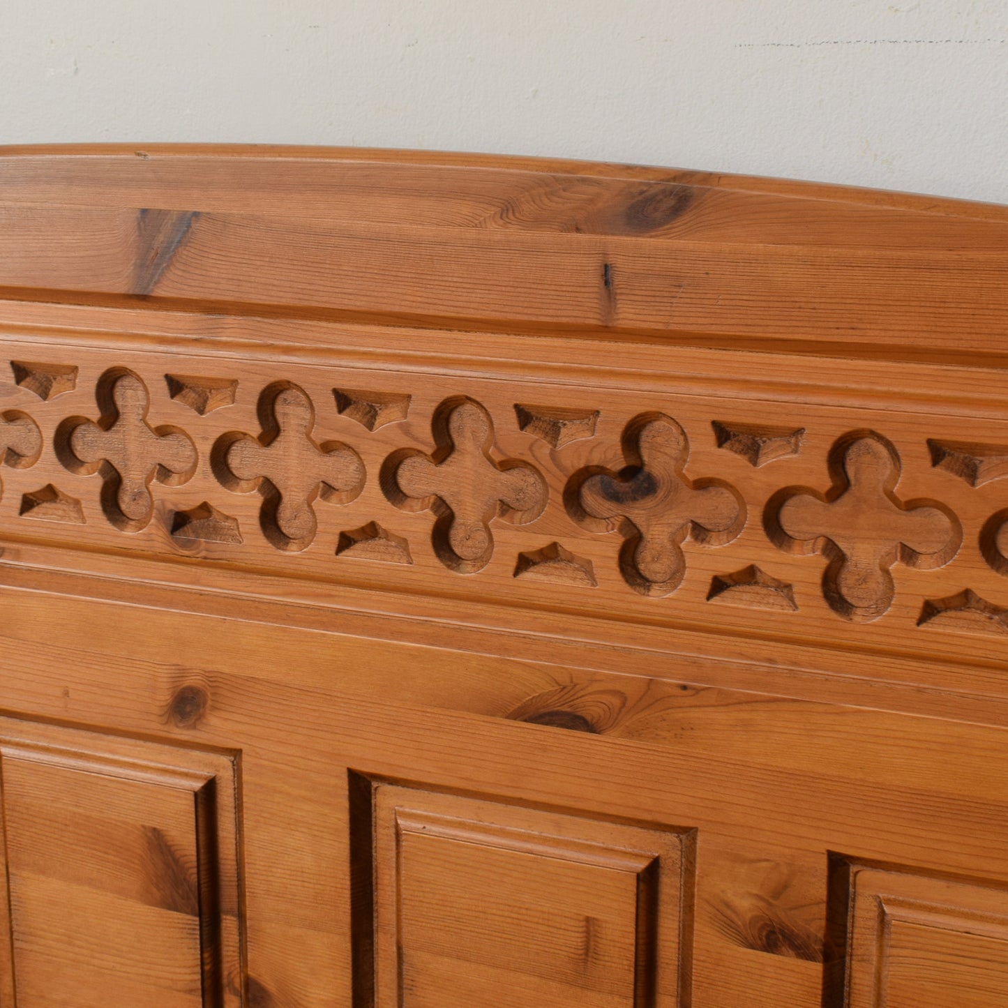 Pine Settle Bench
