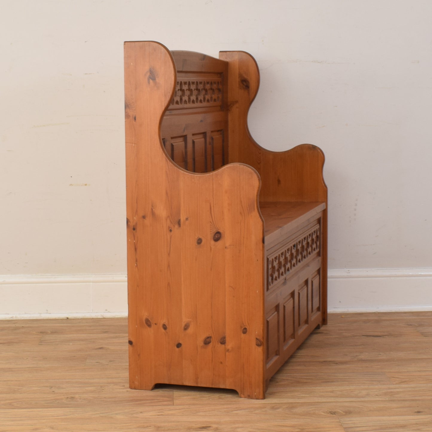 Pine Settle Bench