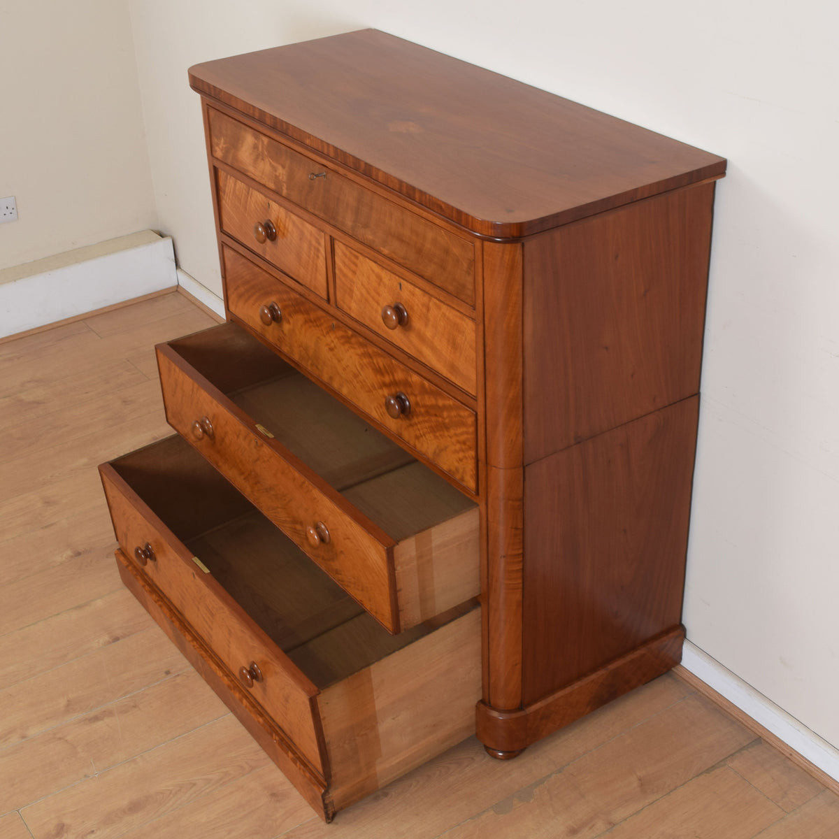 Mahogany Chest Of Drawers