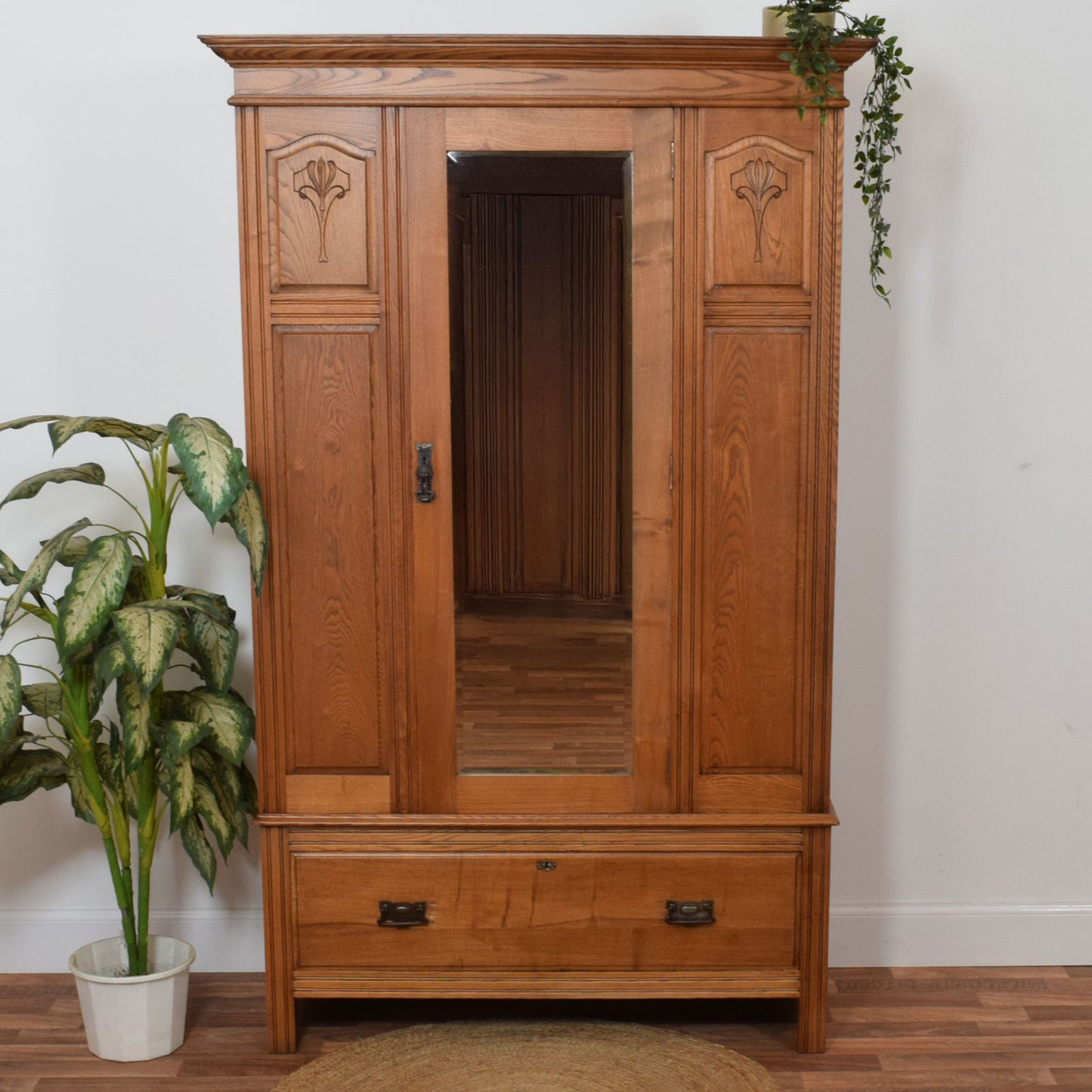 Mirrored Oak Hallrobe