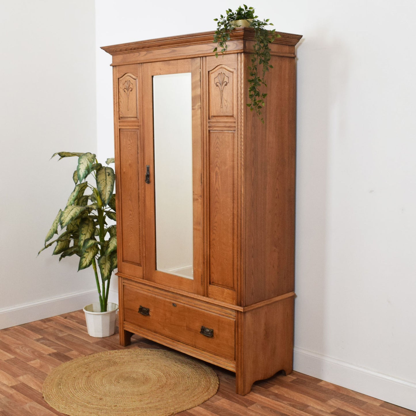 Mirrored Oak Hallrobe