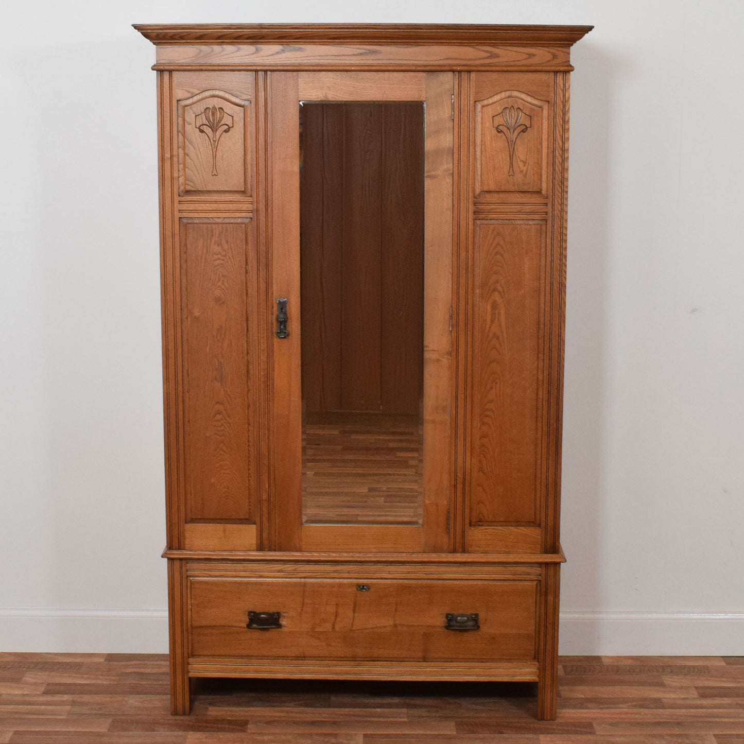 Mirrored Oak Hallrobe