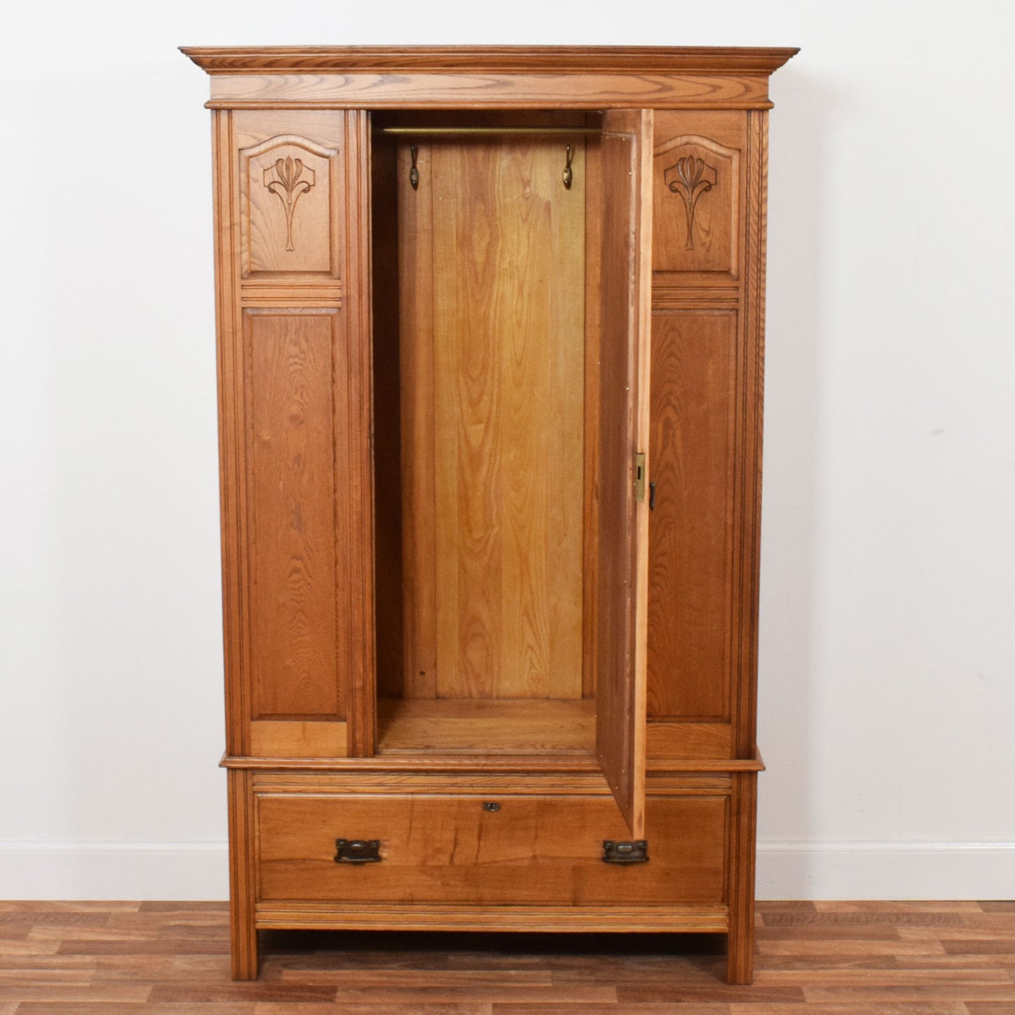 Mirrored Oak Hallrobe