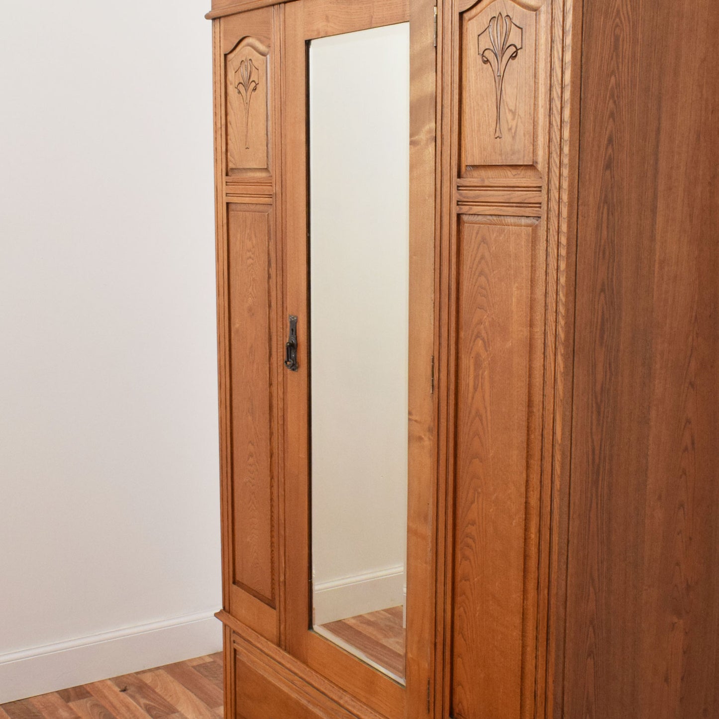 Mirrored Oak Hallrobe