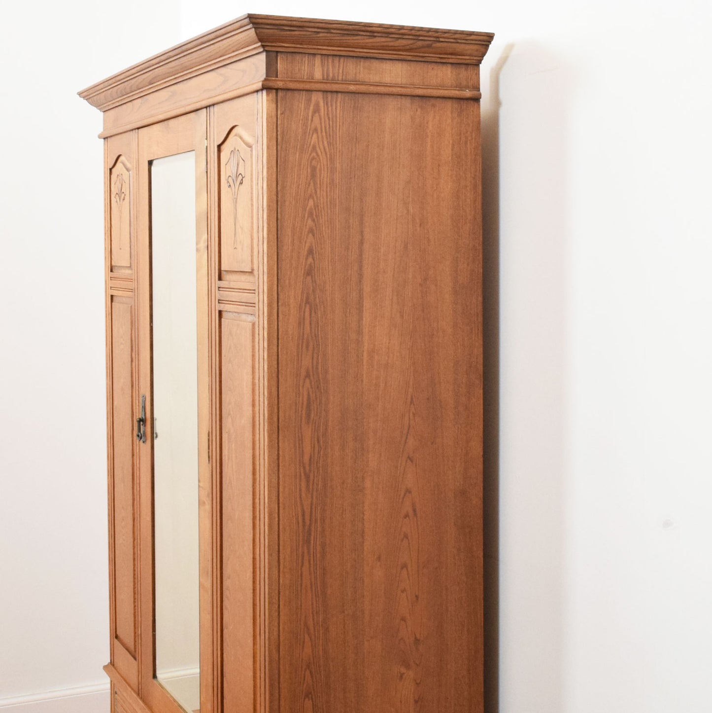 Mirrored Oak Hallrobe