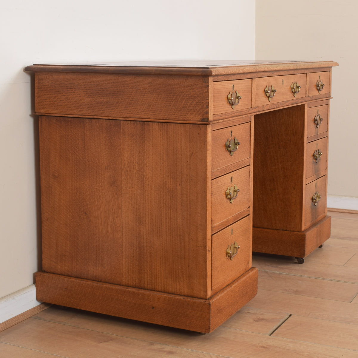 Oak Leathertop Pedastal Desk