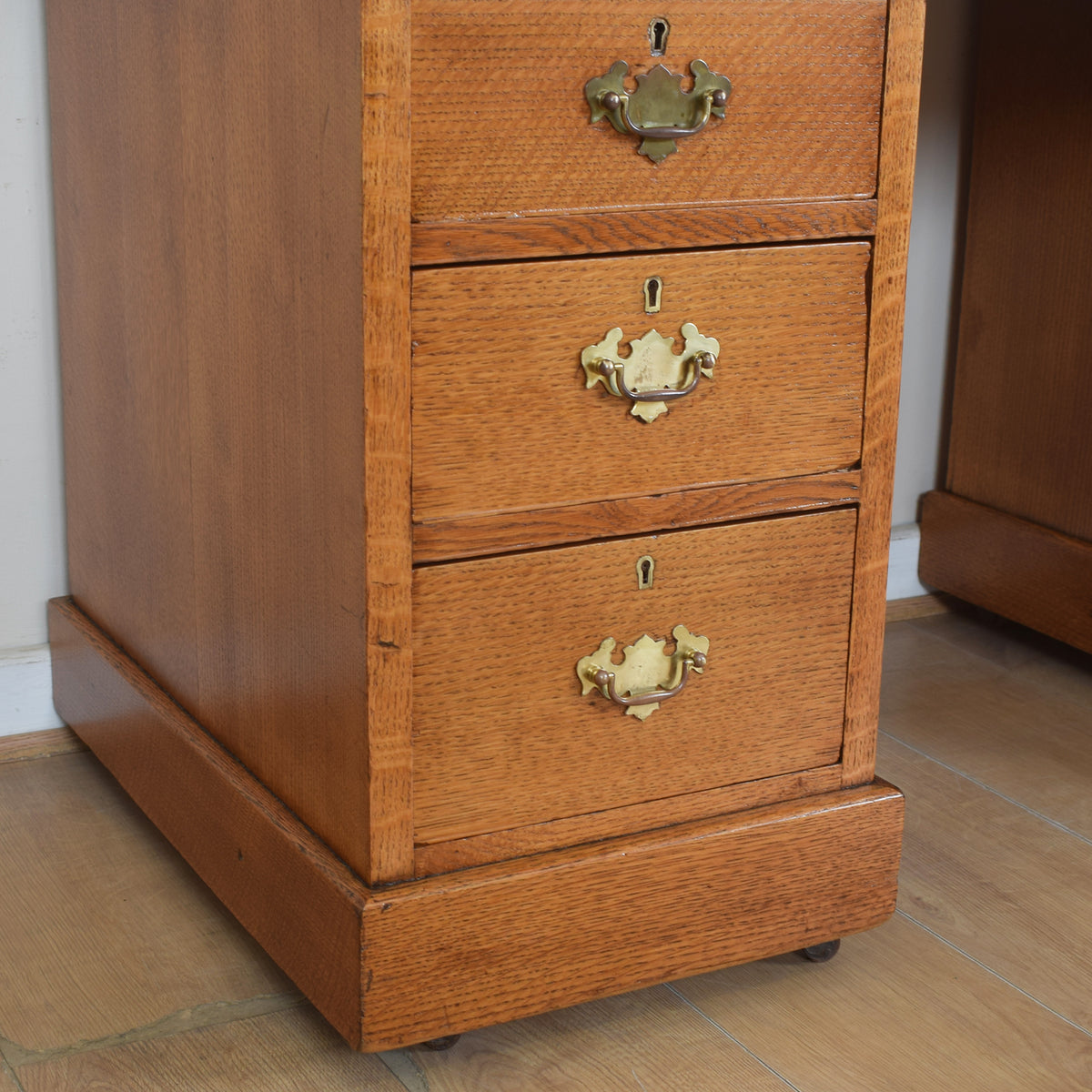 Oak Leathertop Pedastal Desk