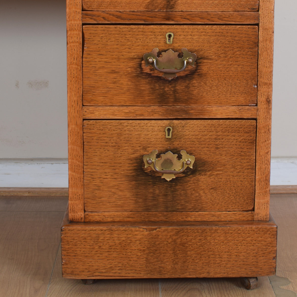 Oak Leathertop Pedastal Desk