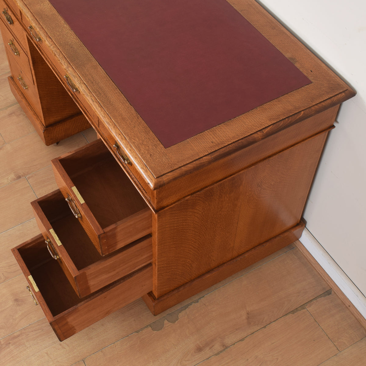 Oak Leathertop Pedastal Desk