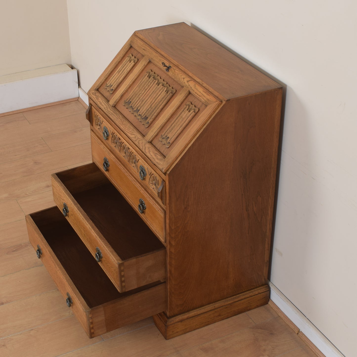 Old Charm Oak Bureau