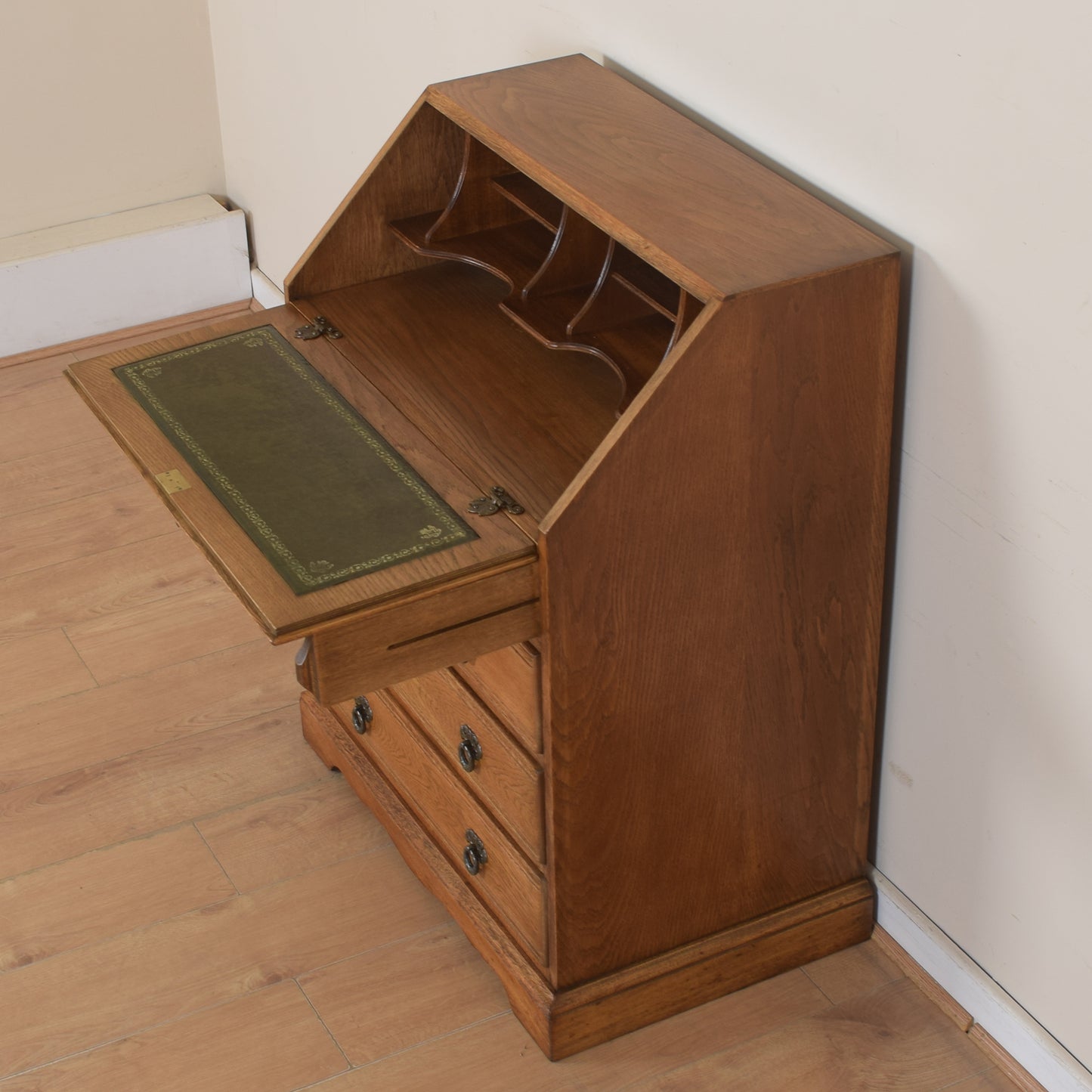 Old Charm Oak Bureau