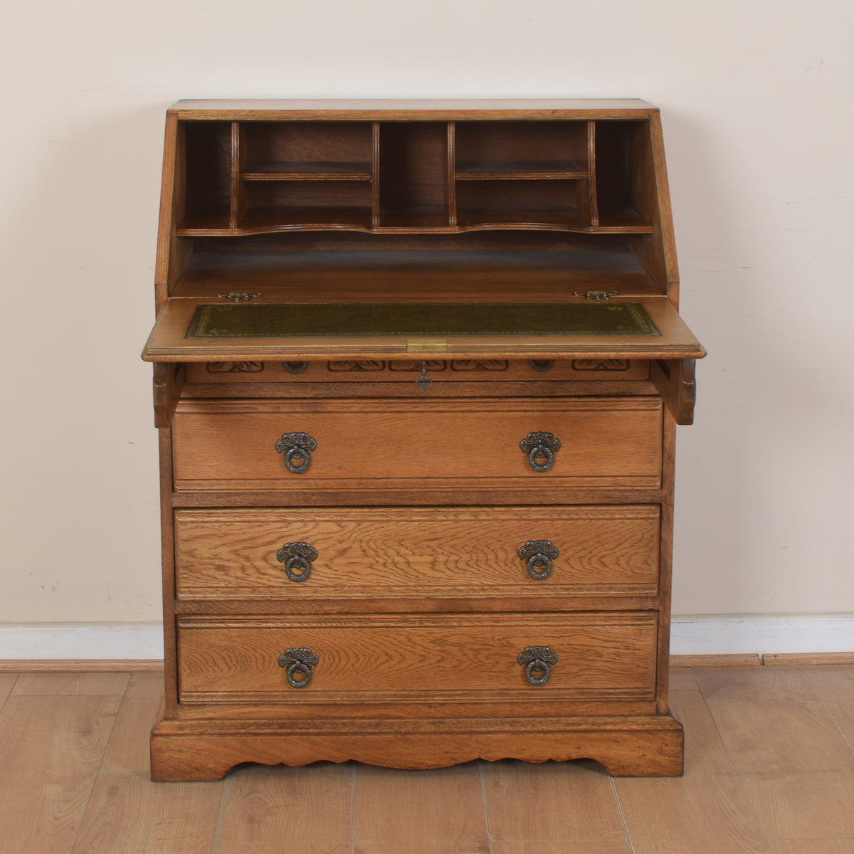 Old Charm Oak Bureau