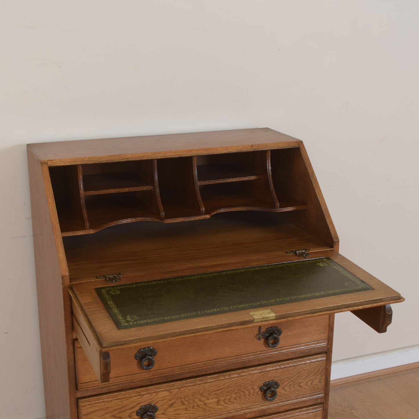 Old Charm Oak Bureau