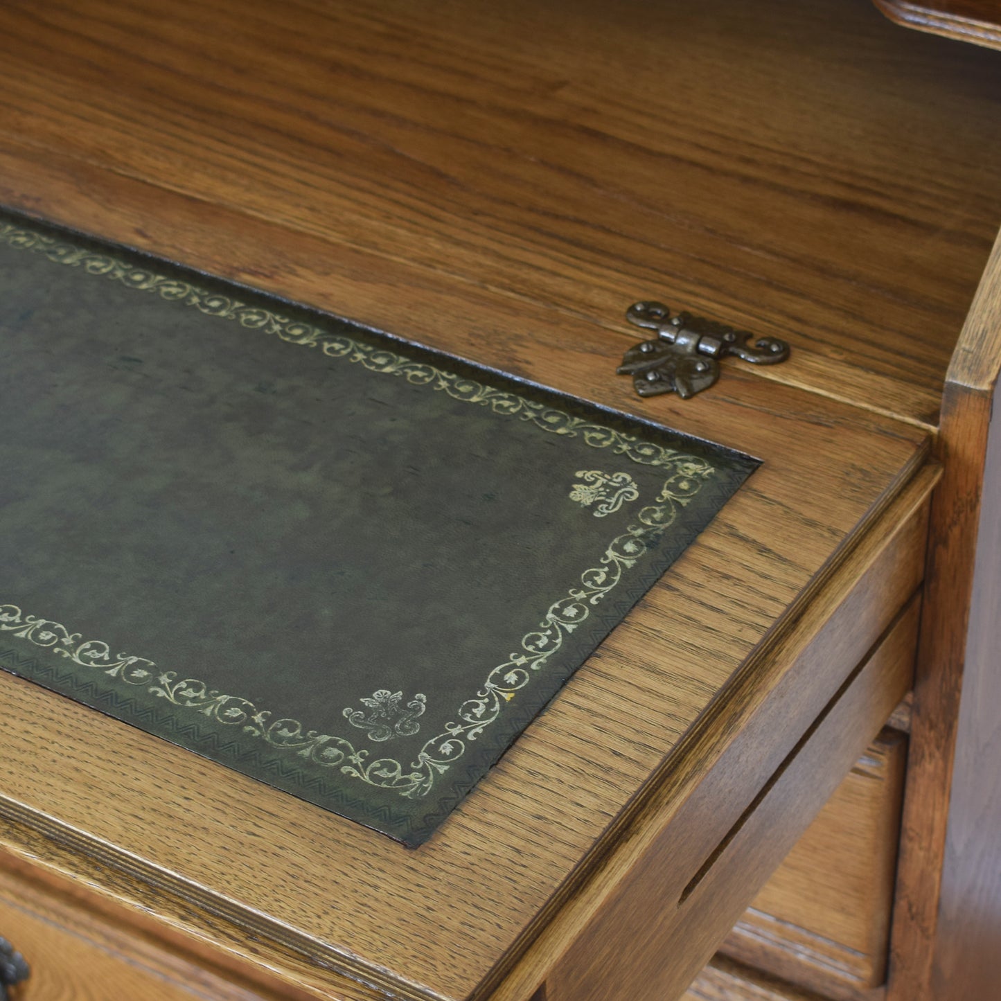 Old Charm Oak Bureau