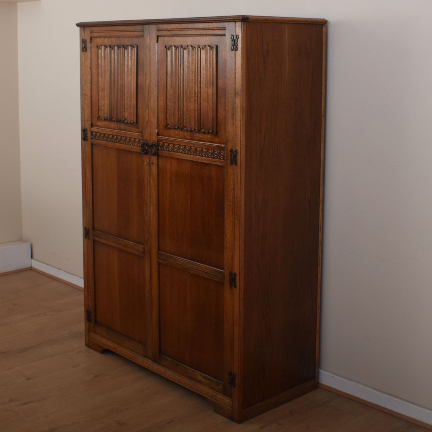 Oak Linenfold Wardrobe