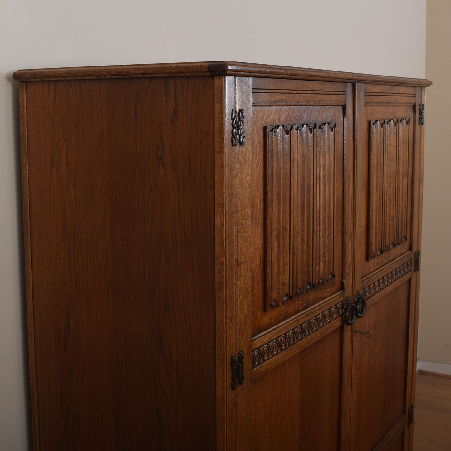 Oak Linenfold Wardrobe