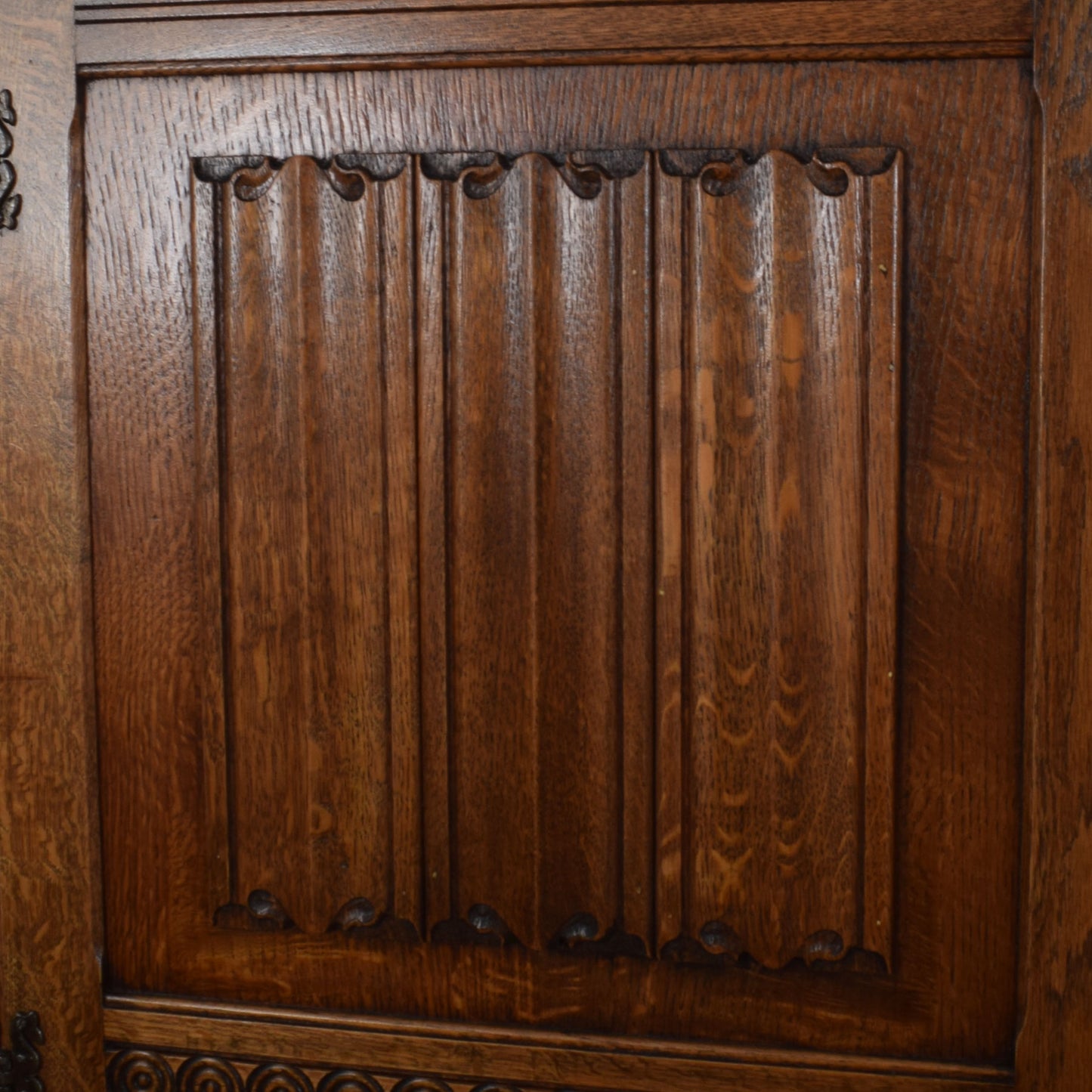 Oak Linenfold Wardrobe