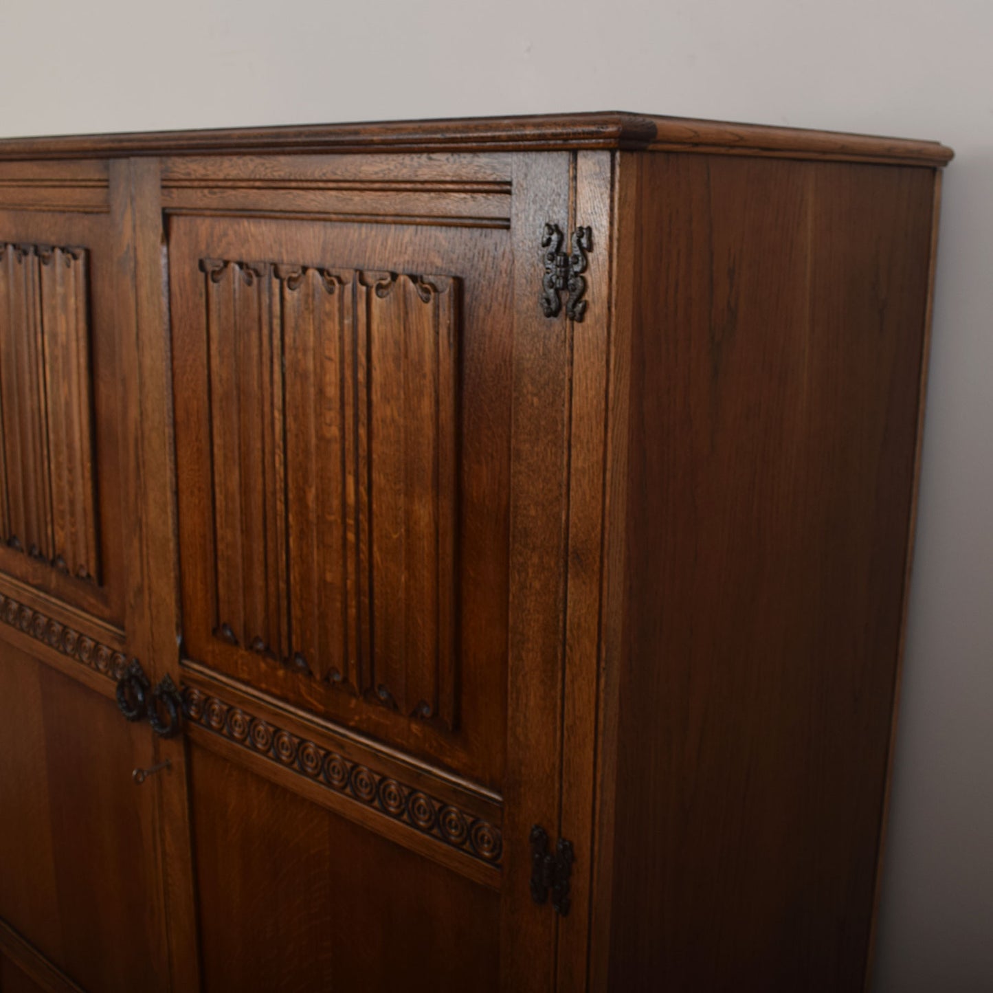 Oak Linenfold Wardrobe