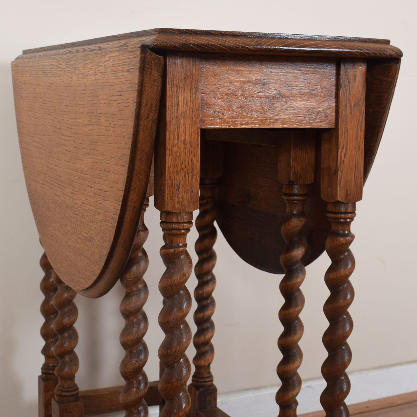 Barley-Twist Drop-leaf Occasional Table