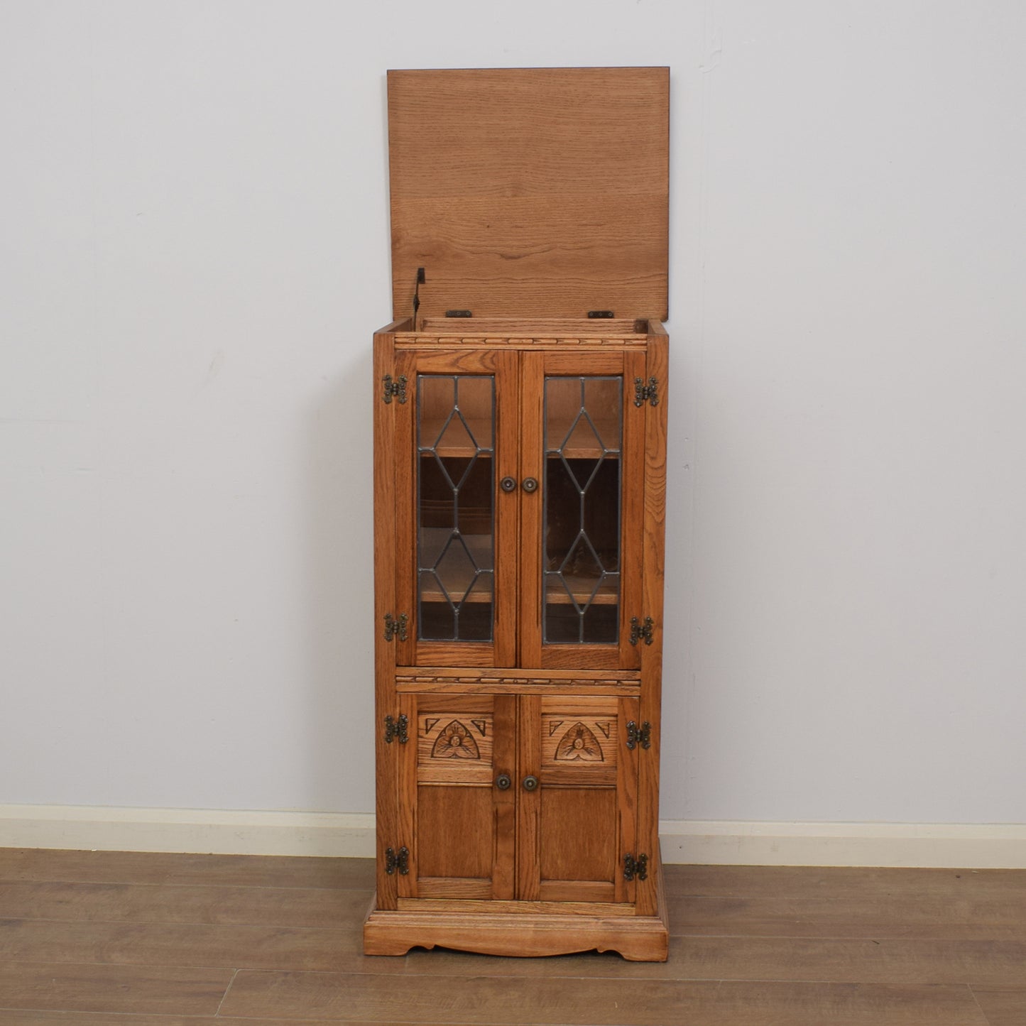 Old Charm Hi-Fi Cabinet