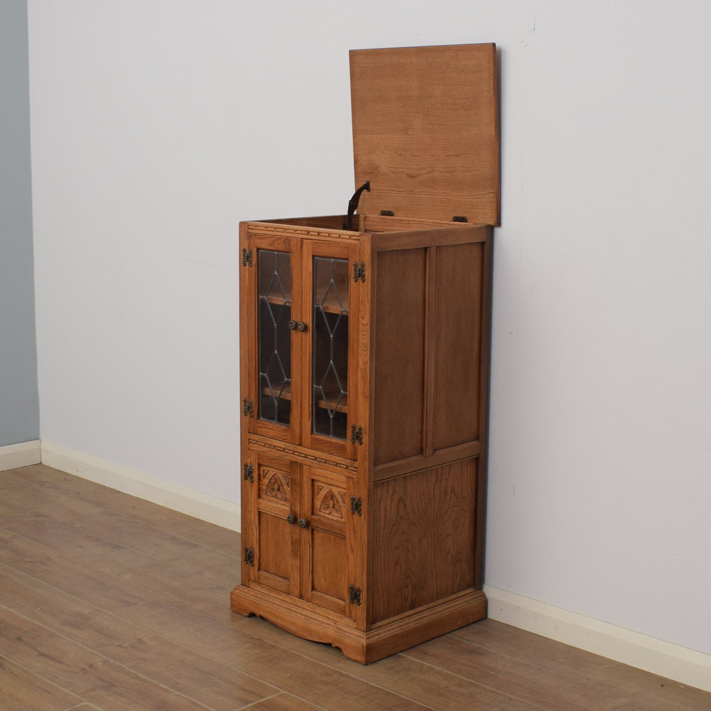Old Charm Hi-Fi Cabinet