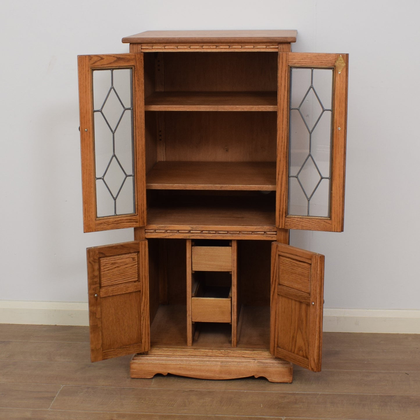 Old Charm Hi-Fi Cabinet