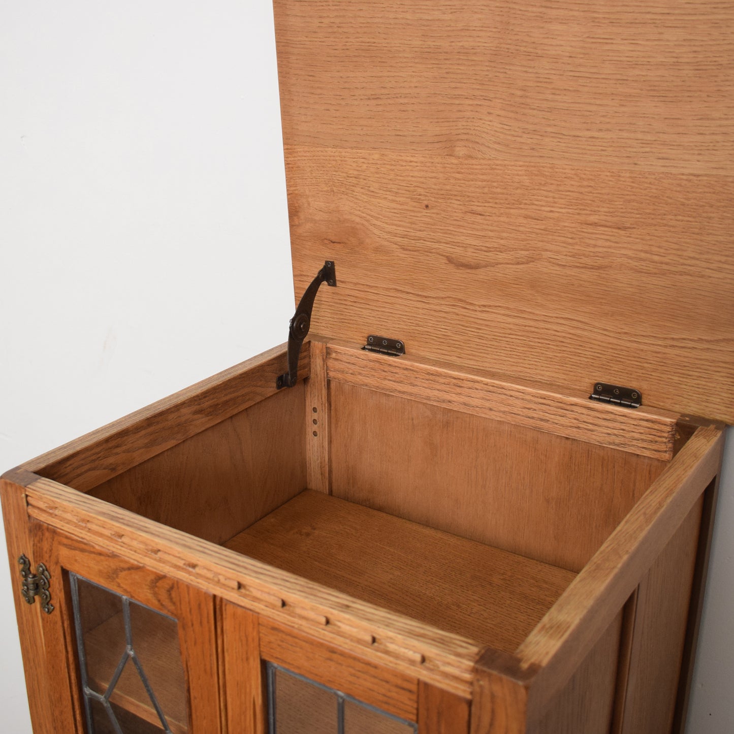 Old Charm Hi-Fi Cabinet