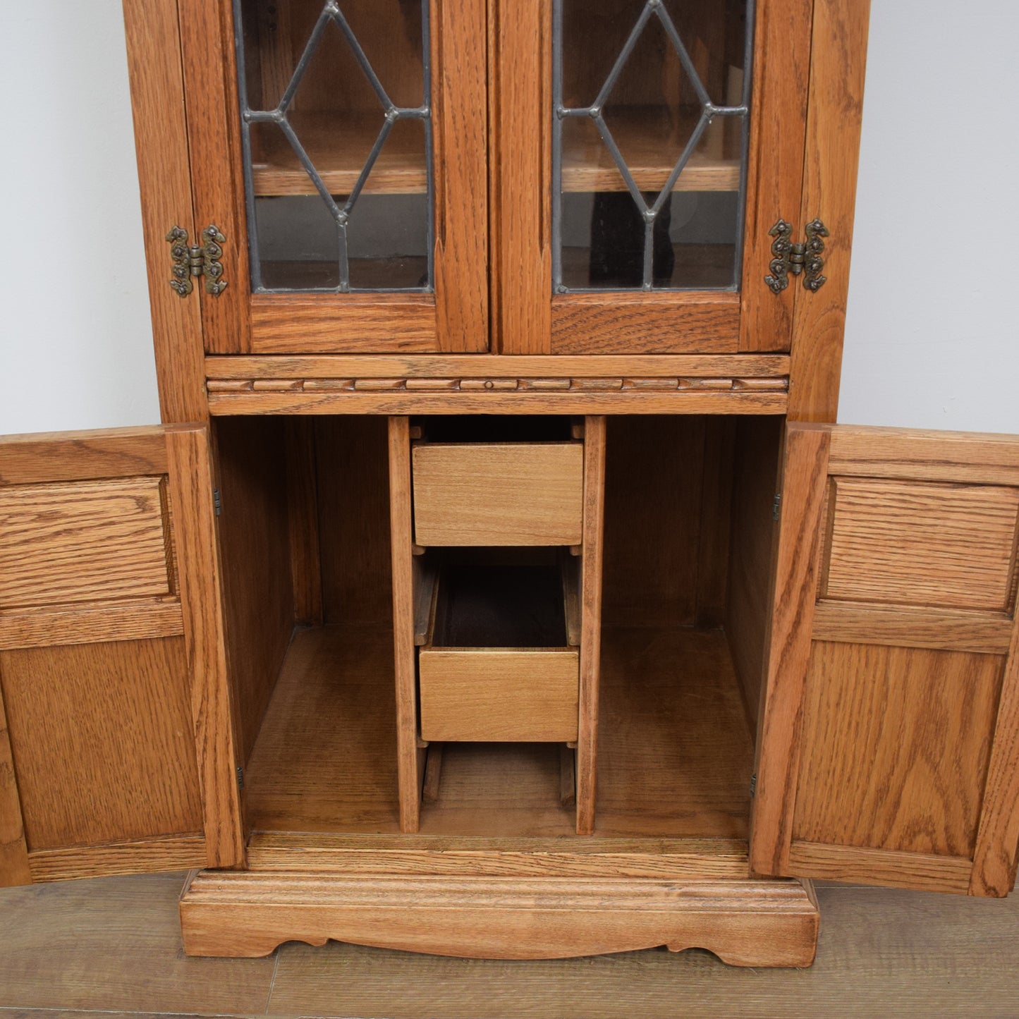 Old Charm Hi-Fi Cabinet