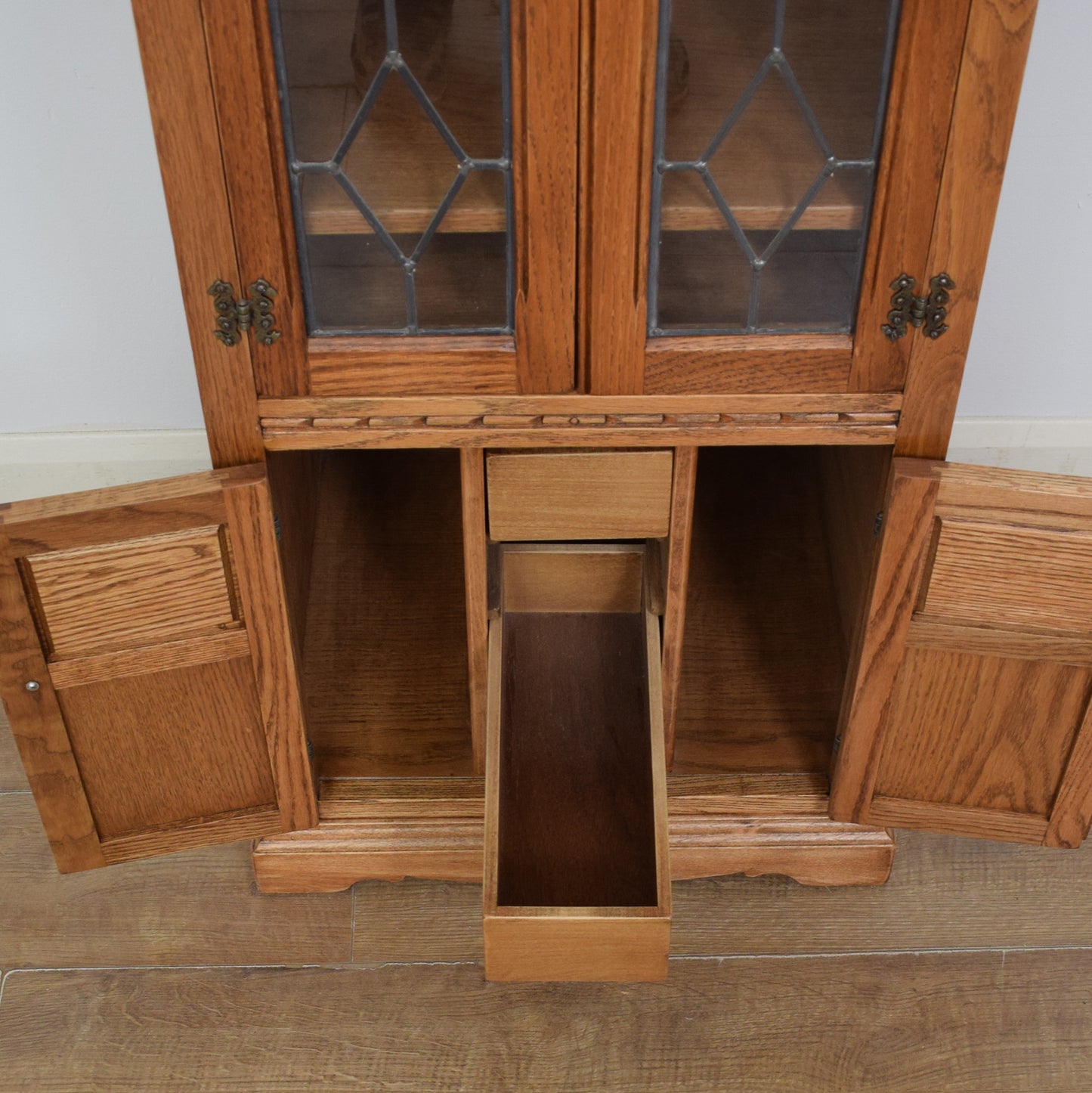Old Charm Hi-Fi Cabinet