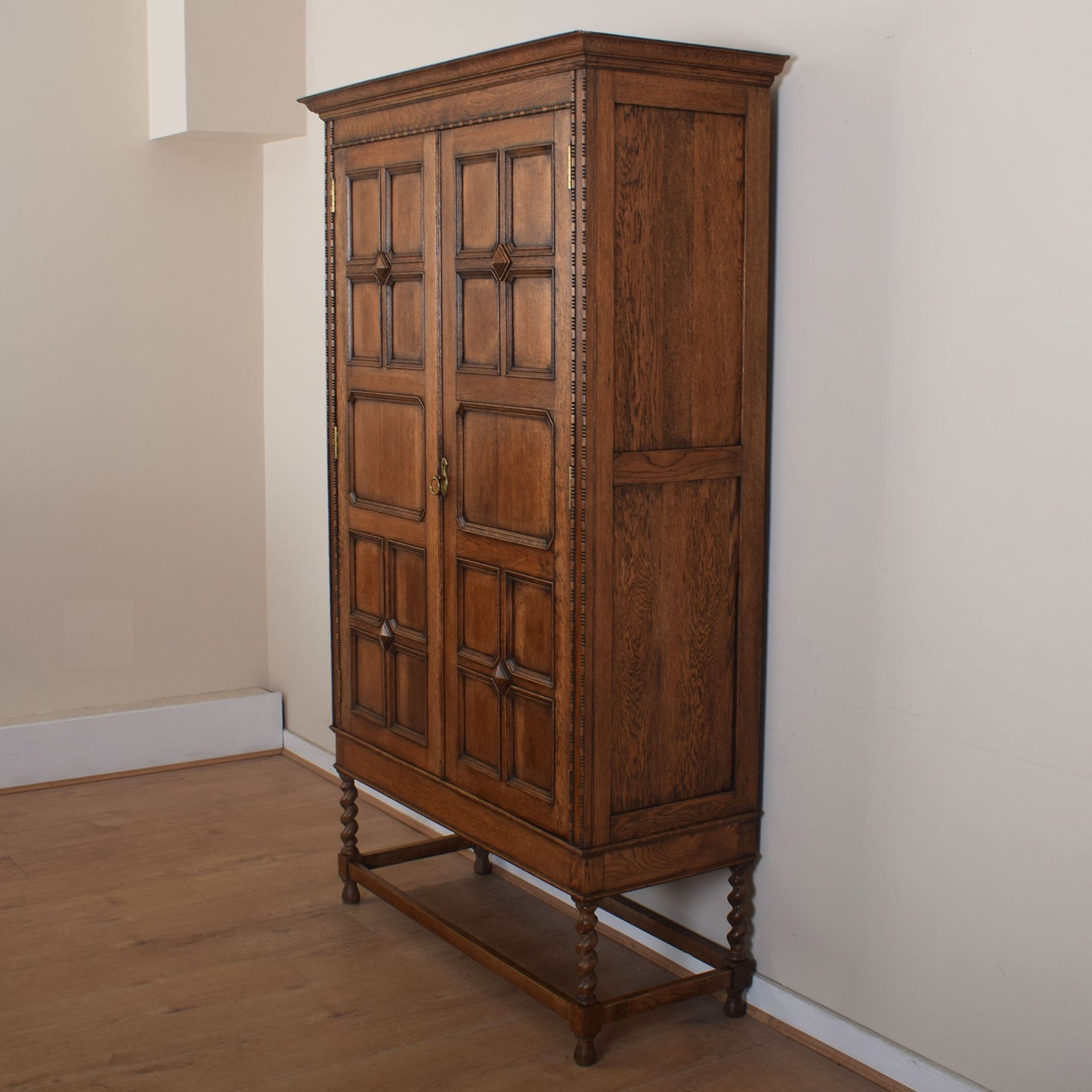 Oak Barley Twist Hallrobe