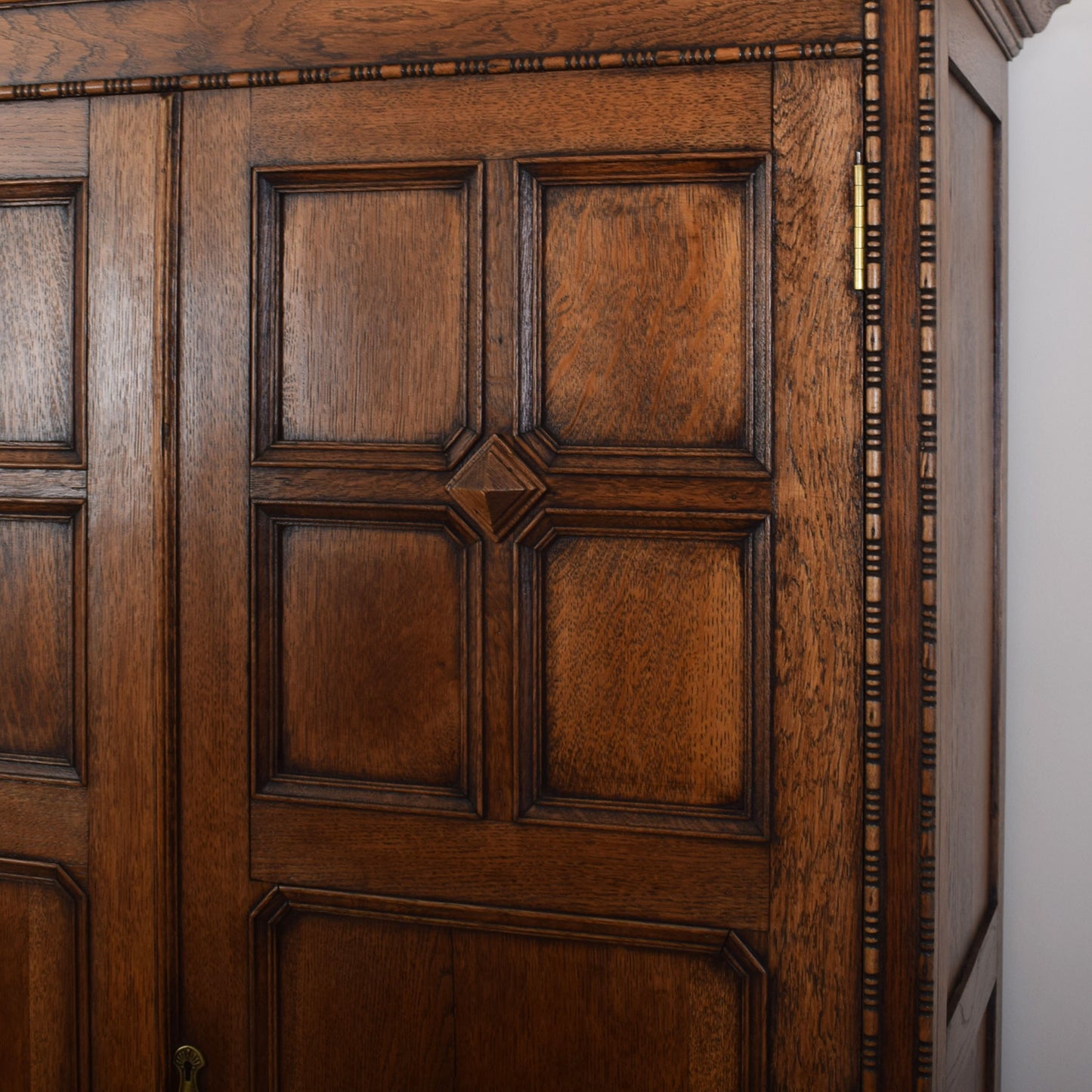 Oak Barley Twist Hallrobe