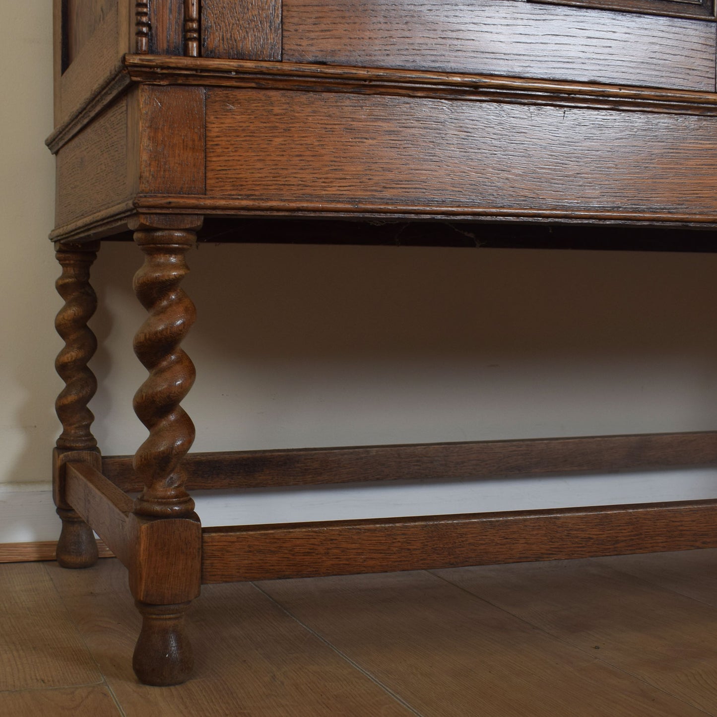 Oak Barley Twist Hallrobe