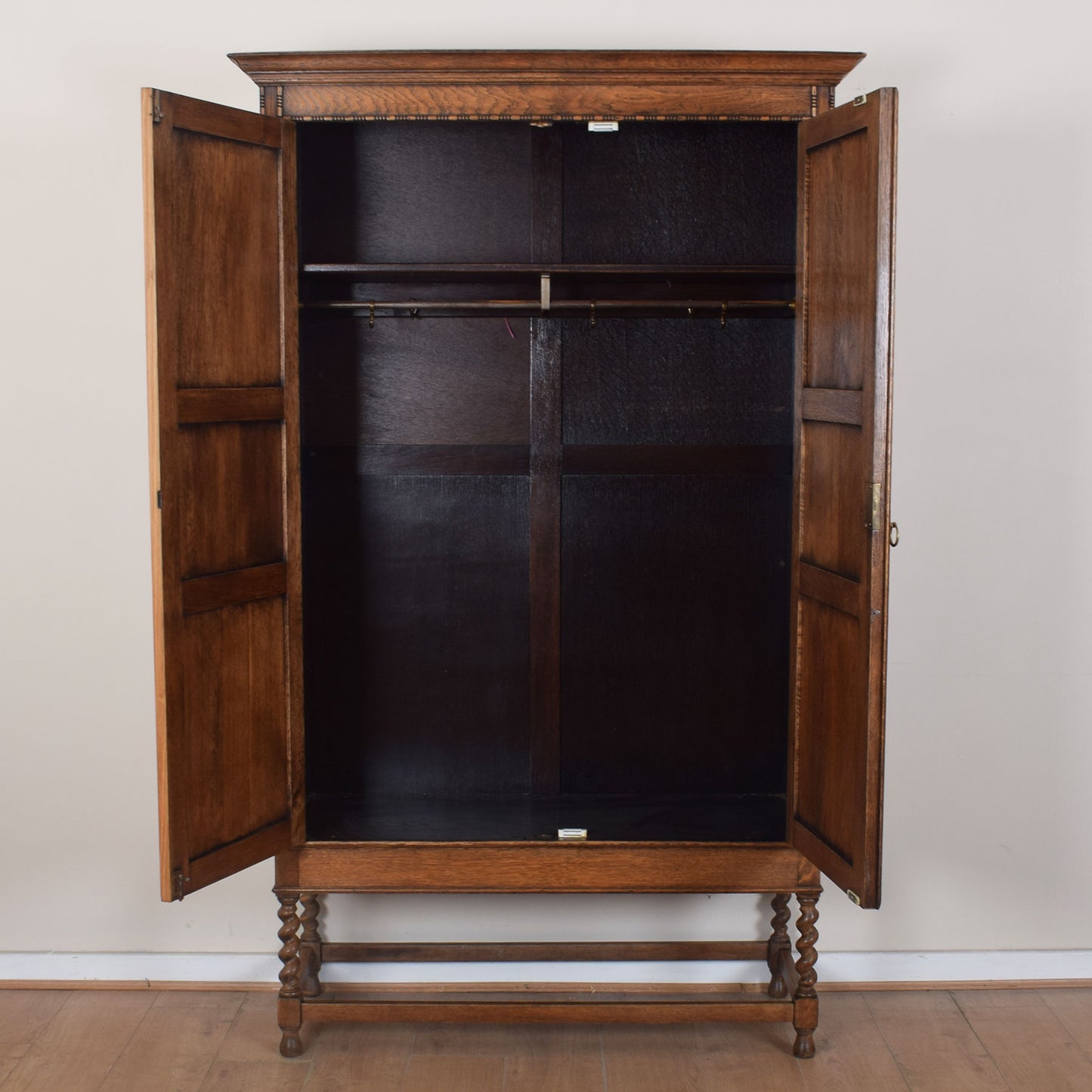 Oak Barley Twist Hallrobe