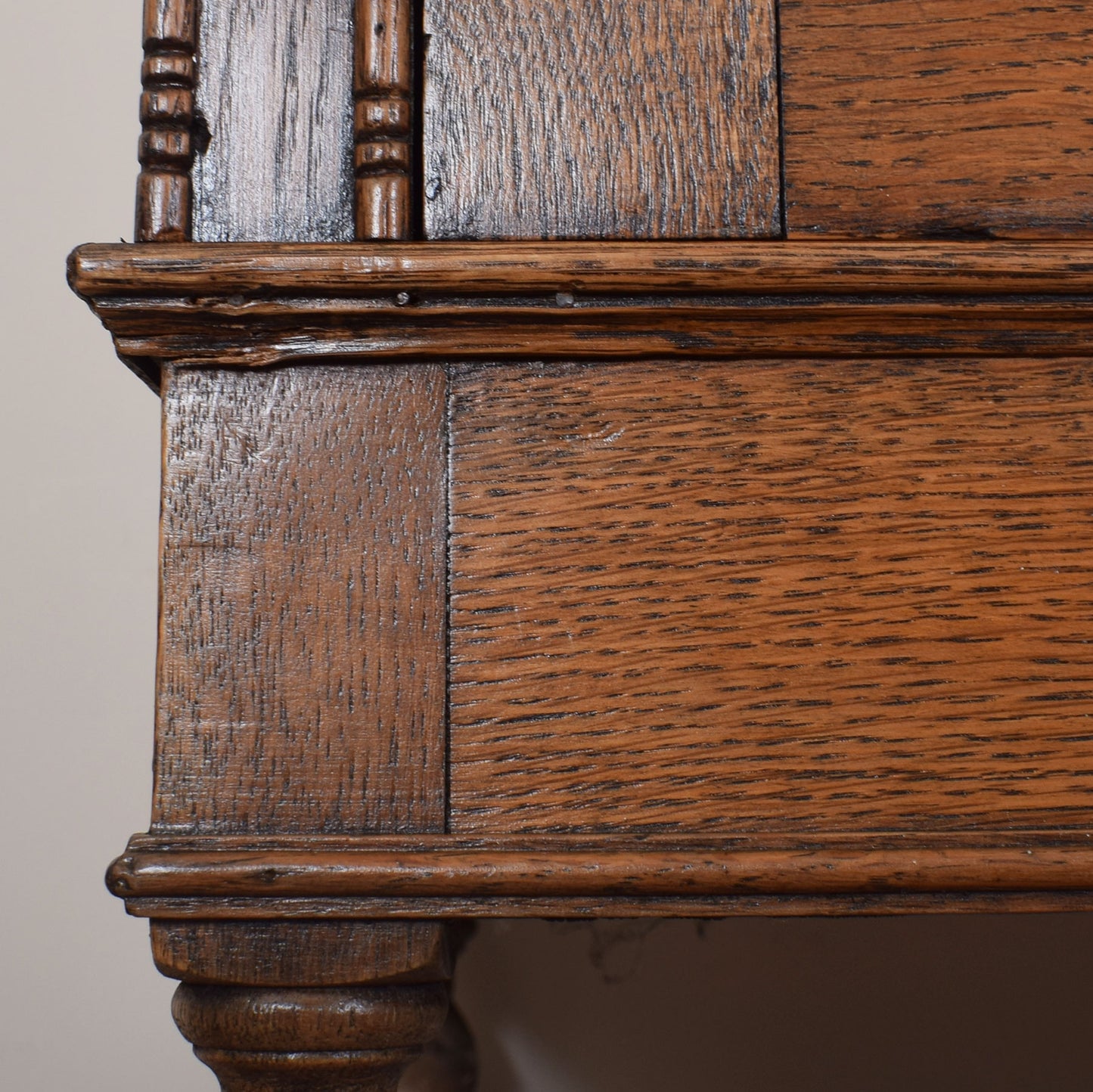 Oak Barley Twist Hallrobe