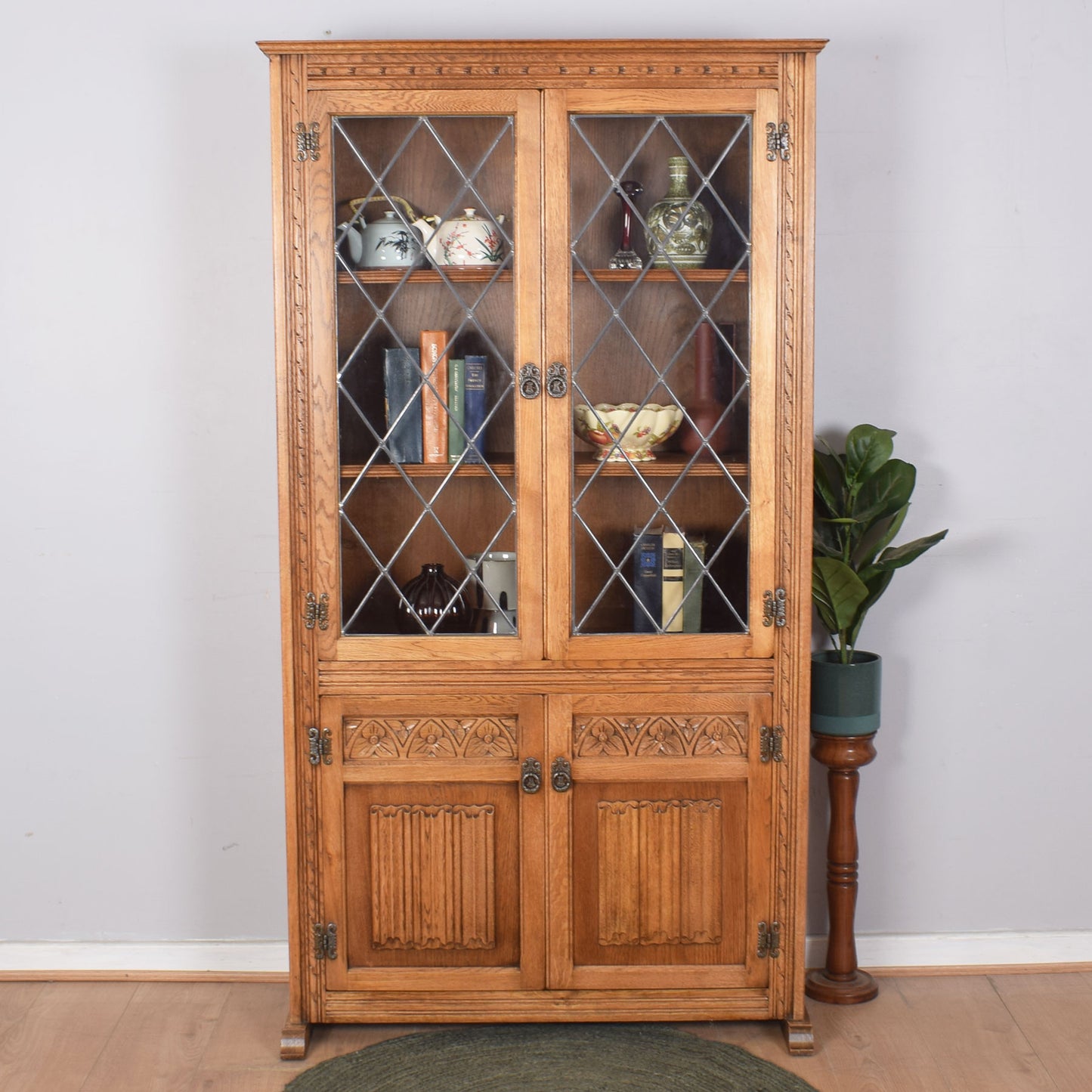 Old Charm Display Cabinet