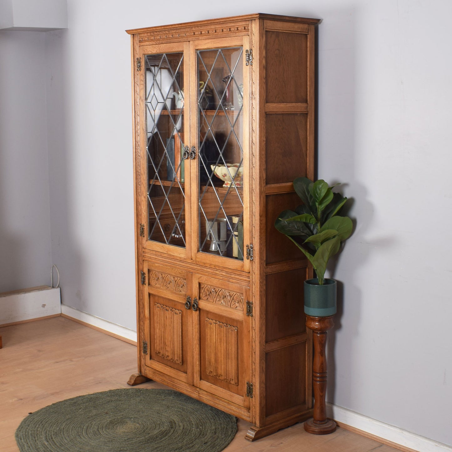 Old Charm Display Cabinet