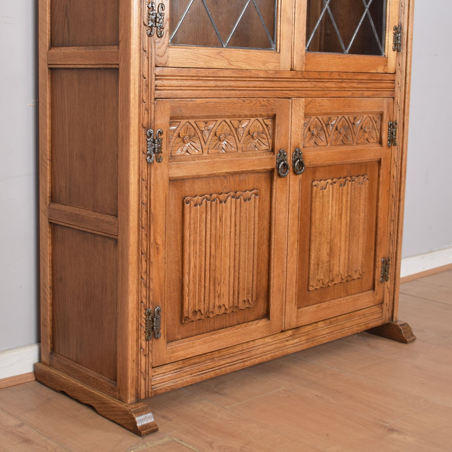 Old Charm Display Cabinet