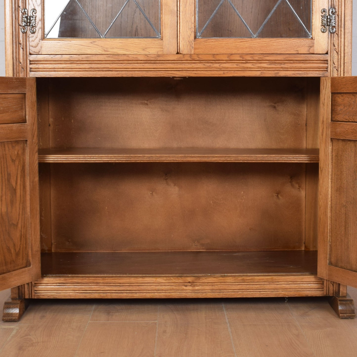 Old Charm Display Cabinet