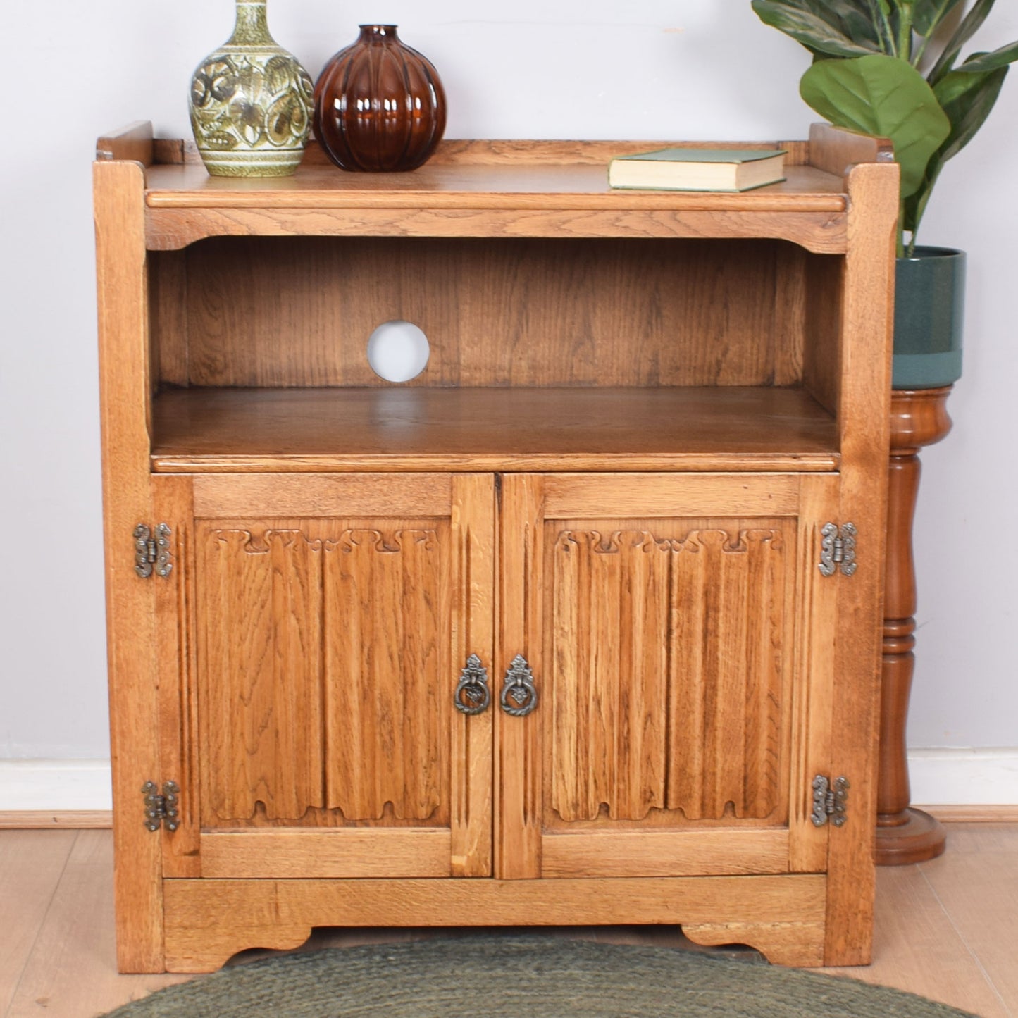 Oak Linenfold TV Cabinet