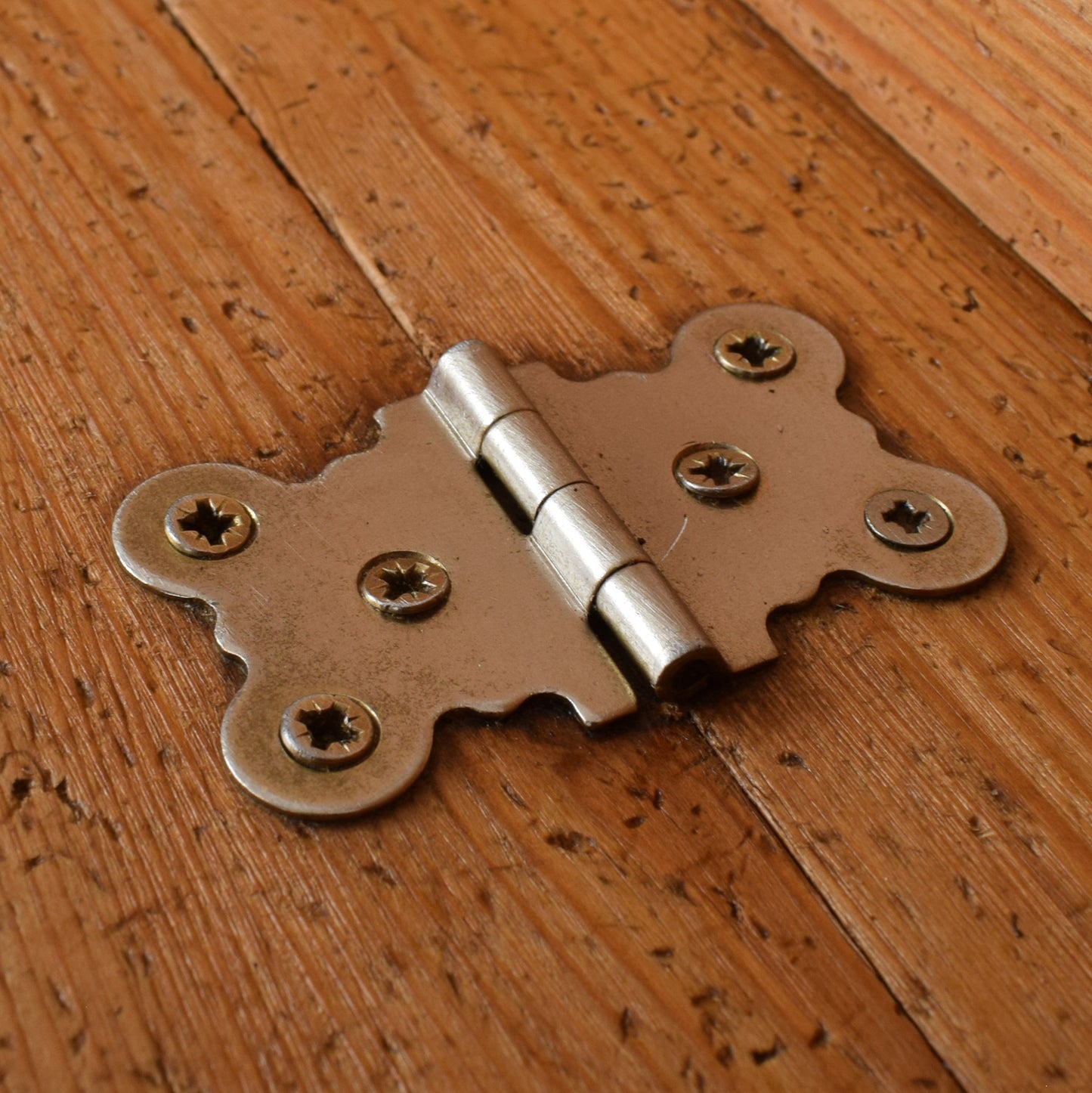 Restored Pine Settle