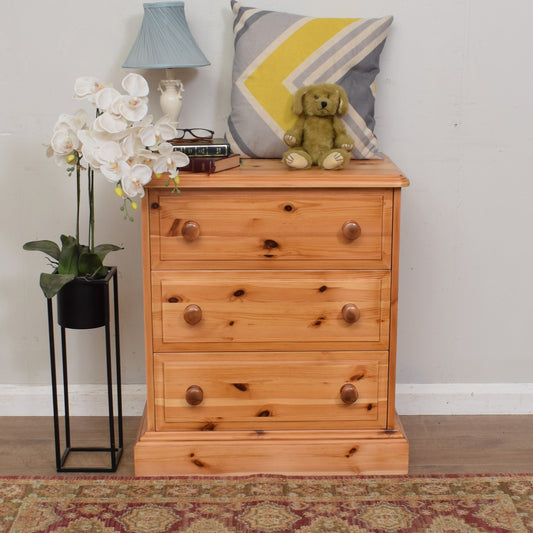 Pine Chest of Drawers